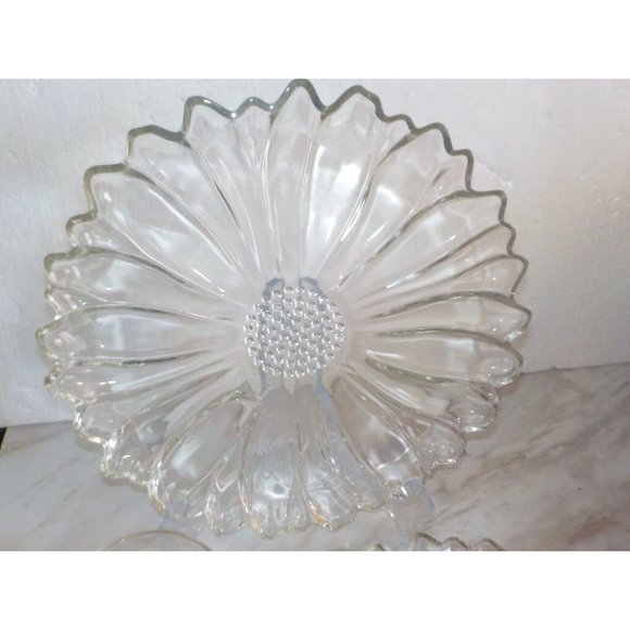 VTG 4 Pc Luncheon Plates & Teacups Clear Glass Scalloped 10" Diameter - Picture 3 of 6